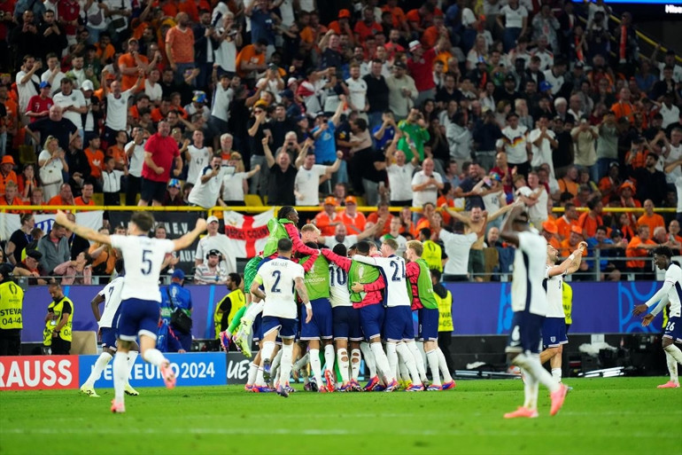 İngiltere 90. dakikada finale yürüdü (Hollanda 1-2 İngiltere)