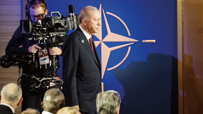 NATO zirvesinde 75. yıl duruşu