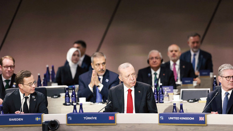 NATO zirvesinde 75. yıl duruşu