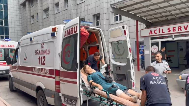 Velayet davasından çıktıktan sonra takip ettiği eski eşini vurdu