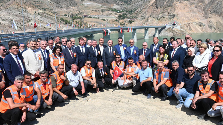 Bakan Uraloğlu Yusufeli merkez viyadüğü açılış törenine katıldı