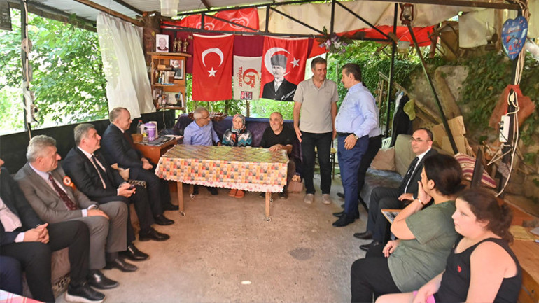 Bakan Uraloğlundan 15 Temmuz şehidinin ailesine ziyaret