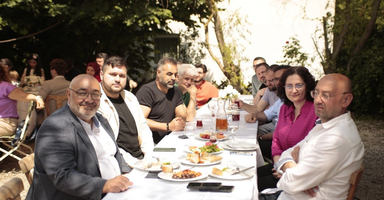 ‘Gençlerimizi önemli kurumlarda görmeliyiz’