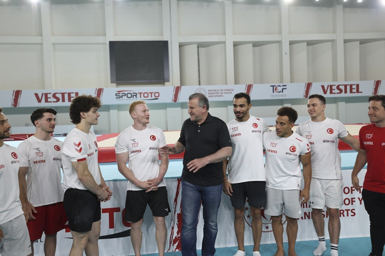 Bakan Baktan olimpiyatlara hazırlanan sporculara destek ziyareti