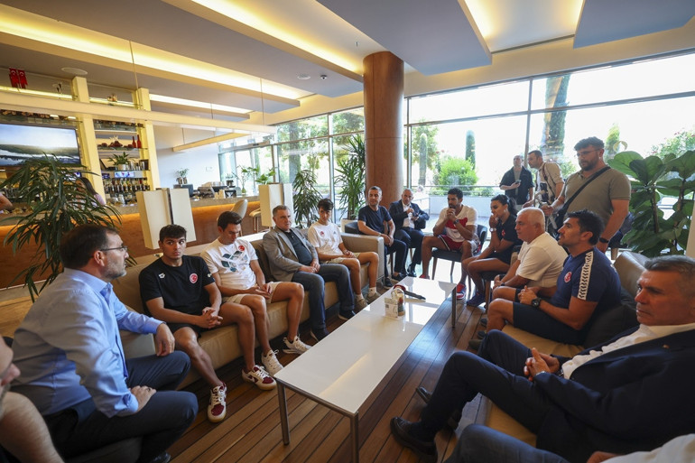 Bakan Baktan olimpiyatlara hazırlanan sporculara destek ziyareti