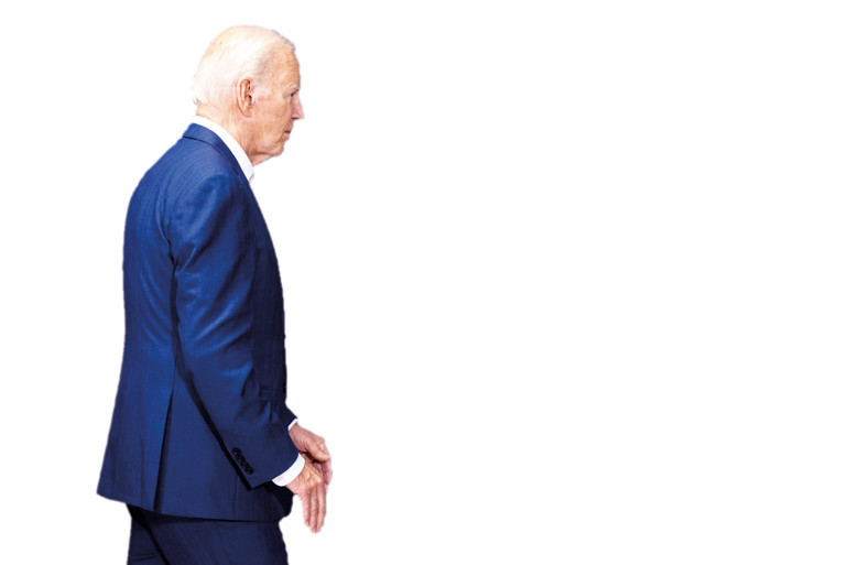 Özal parmağından Trump kulağından