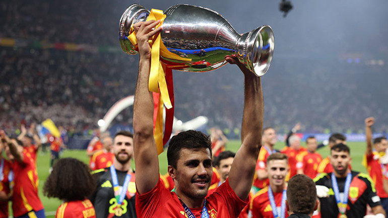 İspanya orta sahasının kalbi Rodri, kariyer sezonunu yaşadı