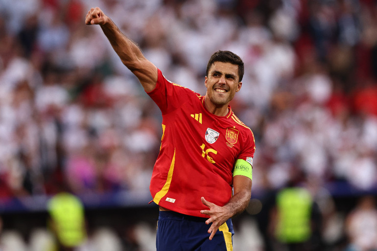 Kupa canavarı Luis De La Fuente 2. el arabaya binen ve sosyal medyası olmayan MVP