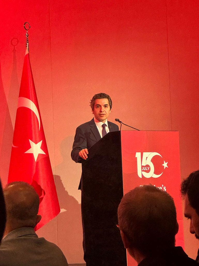Londra’da ‘15 Temmuz Türkiye’nin Demokrasi Zaferi’ paneli