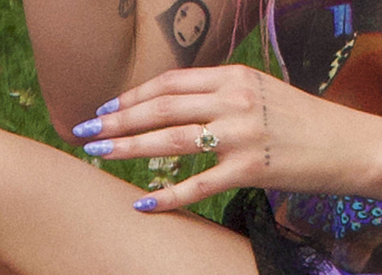 Parkta bir yaz günü aşka geldiler... Kendini sevgilisinin kollarına bıraktı