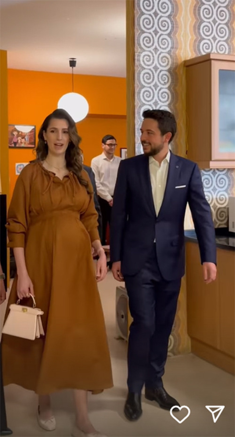 Bebek geldi geliyor... Doğuma gün sayıyor ama yine de işinin başında