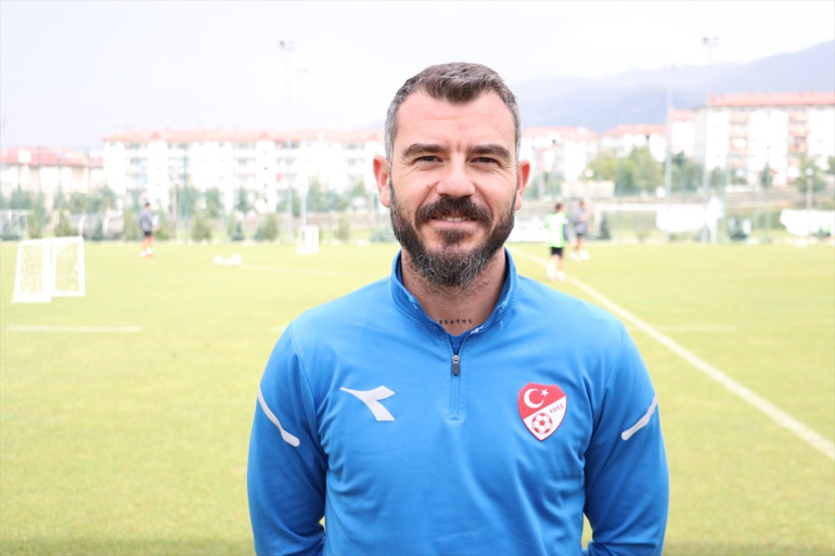 Eski futbolcular Palandökende antrenörlük eğitimi alıyor