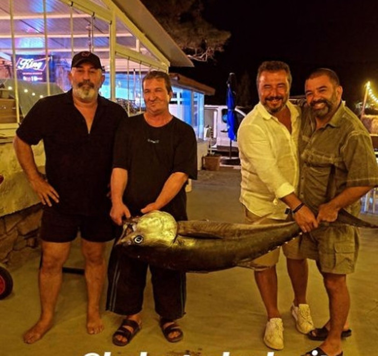 Cem Yılmaz ile Bülent Şakraktan 37 kiloluk orkinos