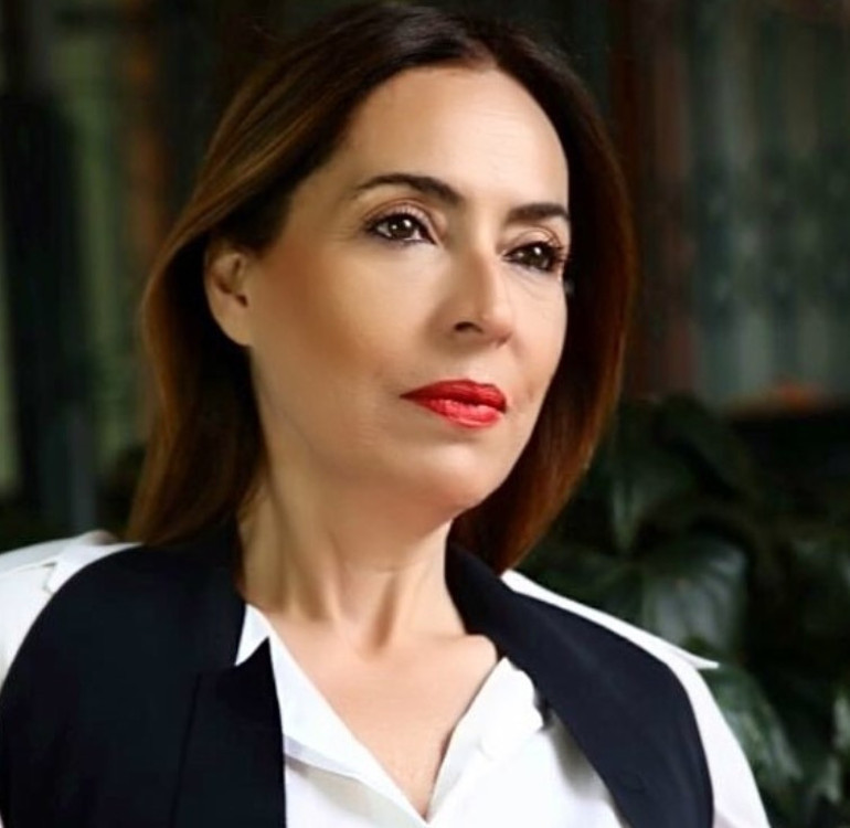 Akın Akınözünün anne acısı... Oyuncu Özlem Akınözü hayatını kaybetti