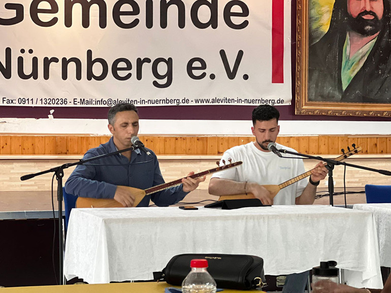 Nürnberg’de barış, dostluk ve sevgi içinde aşure ikramı