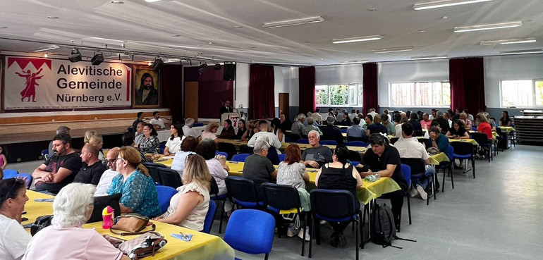 Nürnberg’de barış, dostluk ve sevgi içinde aşure ikramı