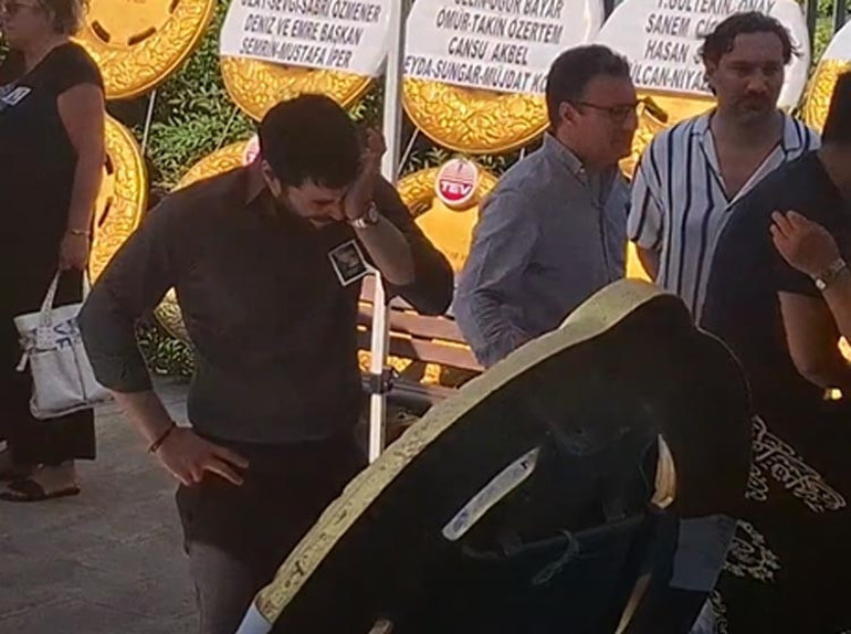 Anneye acı veda...Gözyaşlarına boğuldu