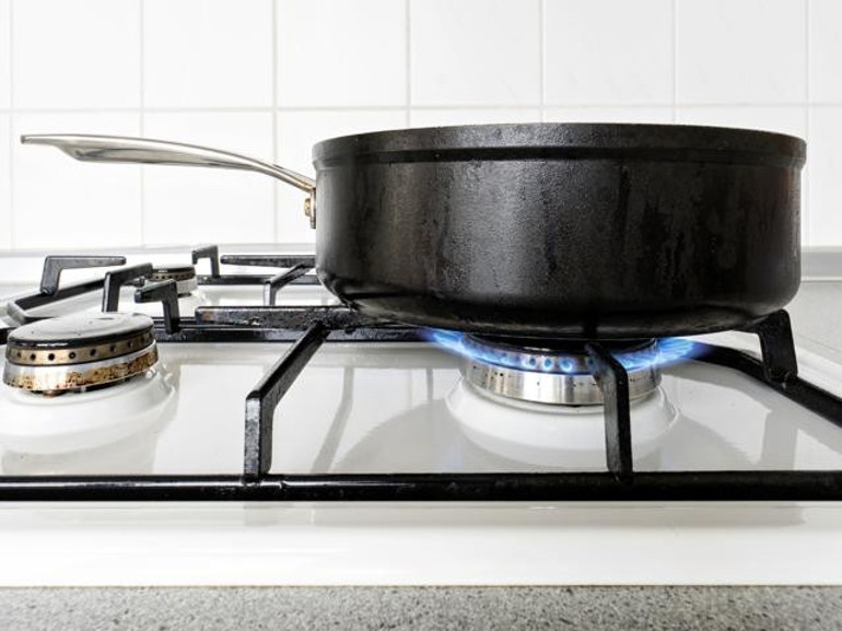 TEFLON GRİBİNE DİKKAT Yapışmaz tavalarınızı asla boşken ısıtmayın