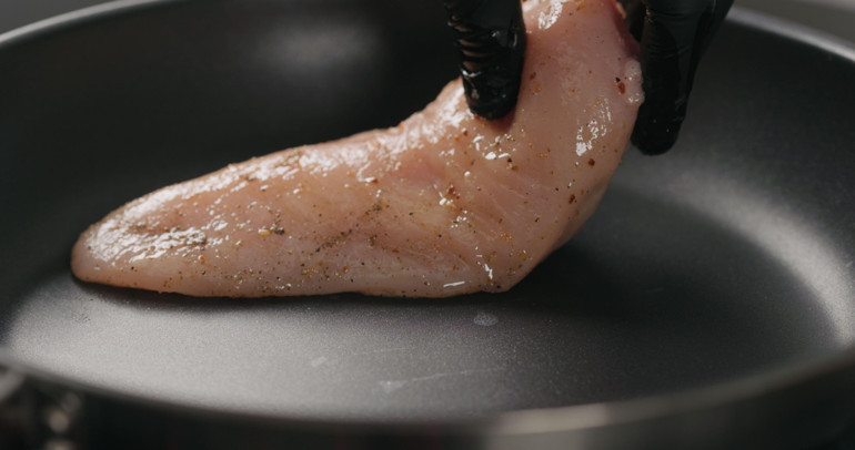 TEFLON GRİBİNE DİKKAT Yapışmaz tavalarınızı asla boşken ısıtmayın