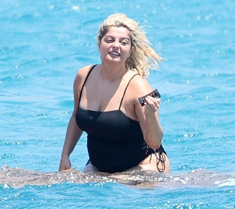 Aldığı kilolar yüzünden sevgilisinden bile ayrılmıştı:  Siyah mayolu tatil keyfi