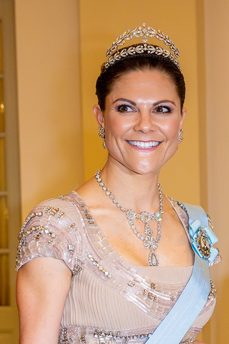 Aileden zengin ama kendi altın bileziğini de koluna taktı: Kızımız mezun oldu