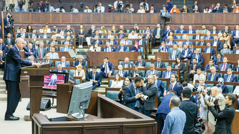 Uzatılan eli havada bırakmayız