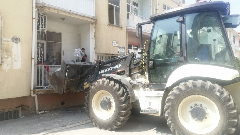 Kötü koku şikayeti ile gittiler Kapıyı açtıklarında şoke oldular