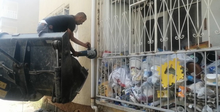 Kötü koku şikayeti ile gittiler Kapıyı açtıklarında şoke oldular