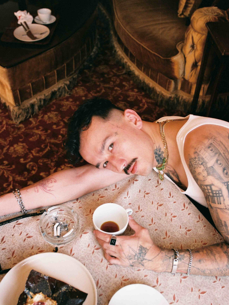 Yerli yabancı karışık