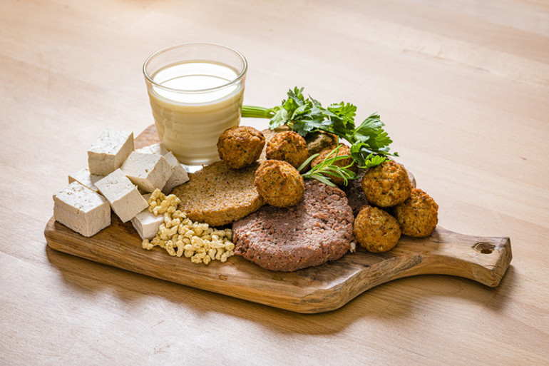 Gerçekten çok yediğimiz için mi kilo alıyoruz Patates, inek sütü, yağlı besinler zararlı mı | Uzmanların Yeter artık dediği 10 beslenme efsanesi