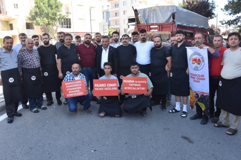 Ekmeğimizle oynuyorlar deyip market indirimlerini protesto ettiler: Bu gemi batarsa herkes zarar görür