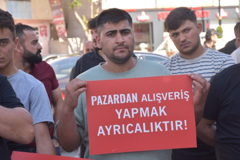 Ekmeğimizle oynuyorlar deyip market indirimlerini protesto ettiler: Bu gemi batarsa herkes zarar görür