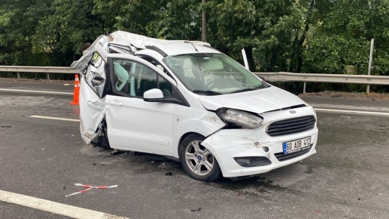 İstanbulda feci kaza: 3 ölü, 3 yaralı