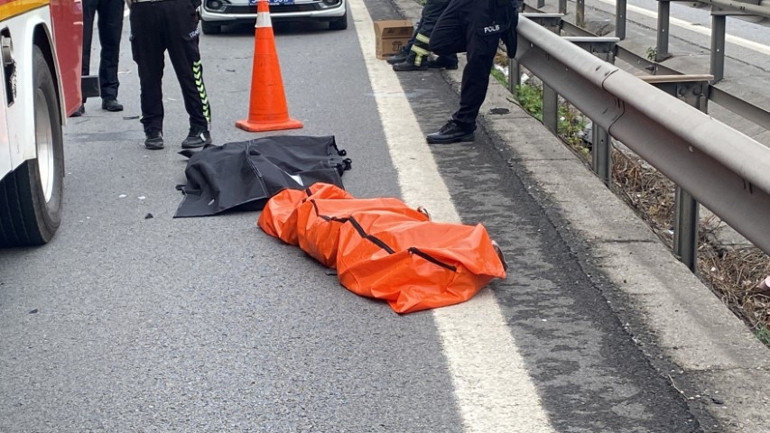 İstanbulda feci kaza: 3 ölü, 3 yaralı