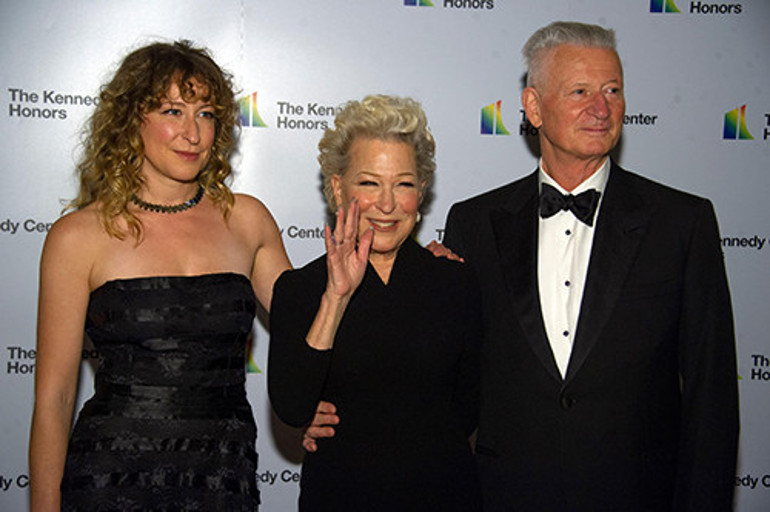 Ünlü yıldız mutlu evliliğin sırrını açıkladı: İlişkimizin başından beri aynı yatakta uyumuyoruz