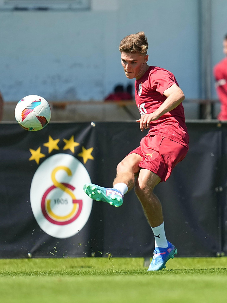 Galatasaray ile ilk idmanına çıkan Elias Jelert konuştu Transfer itirafı: 3 hafta önce...