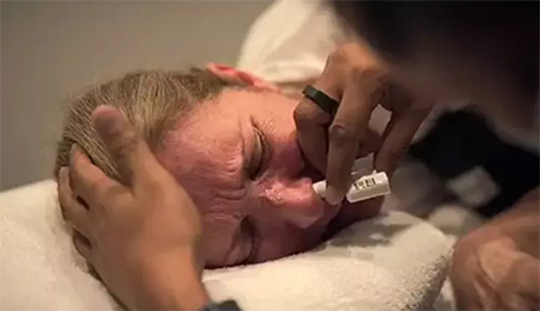 Ölmeden önce son kez bile olsa demişti... Büyük hasret bitti... O şarkısını söyledi, hayranları hüngür hüngür ağladı