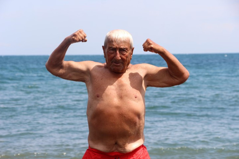 2 kez öldü sanıldı morga konuldu 98 yaşında sağlıklı yaşamın 3 kuralını anlattı