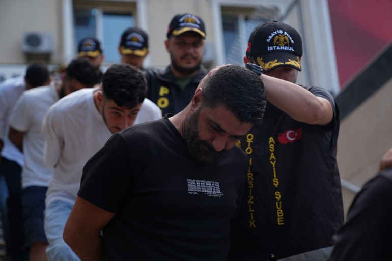 750 milyon liralık Şifre 1 operasyonunda şoke eden detaylar... Reza Zarrabın otomobilini de çalmışlar Çobanın üzerine 7 lüks araç