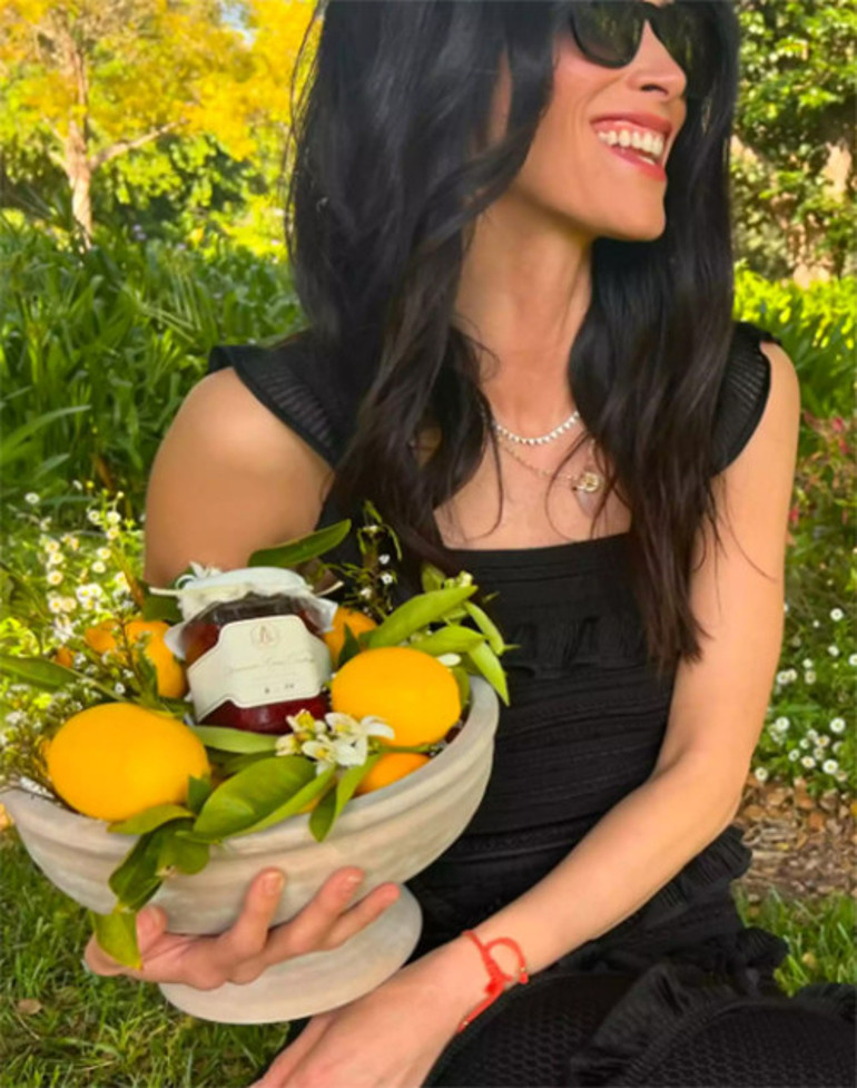 Kayınpeder bir yanda gelini bir yanda: Reçel kaynatma yarışına girdiler