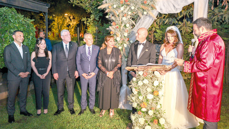 Kimseden akıl almayız