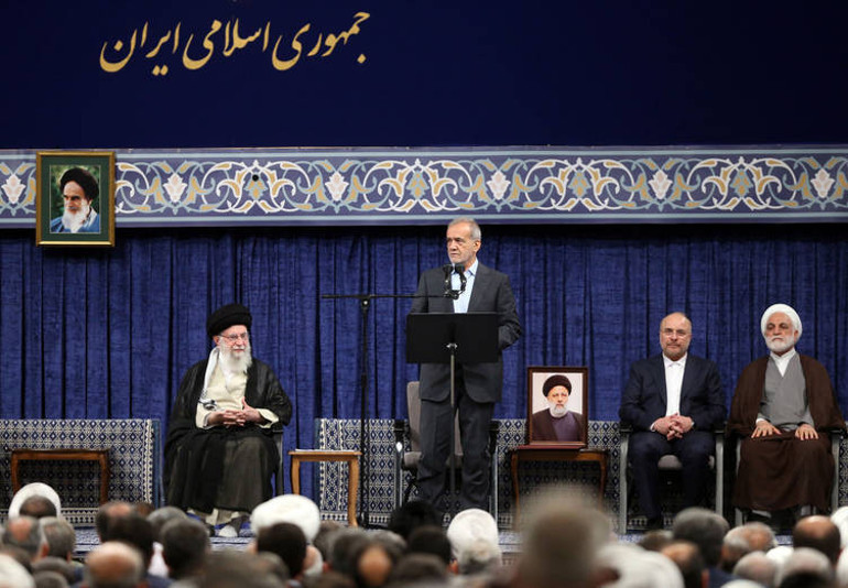 İran Cumhurbaşkanı Pezeşkiyan resmen göreve başladı