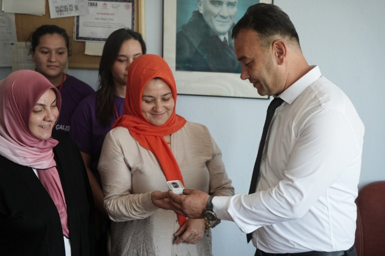 Kadınlar yönetimi ele geçirdi, erkekler mehter takımıyla köyden çıktı