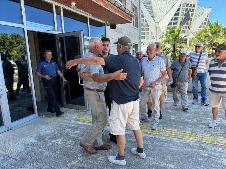 Haşemalı kadını havuza almayan site yöneticisi ve görevli serbest bırakıldı