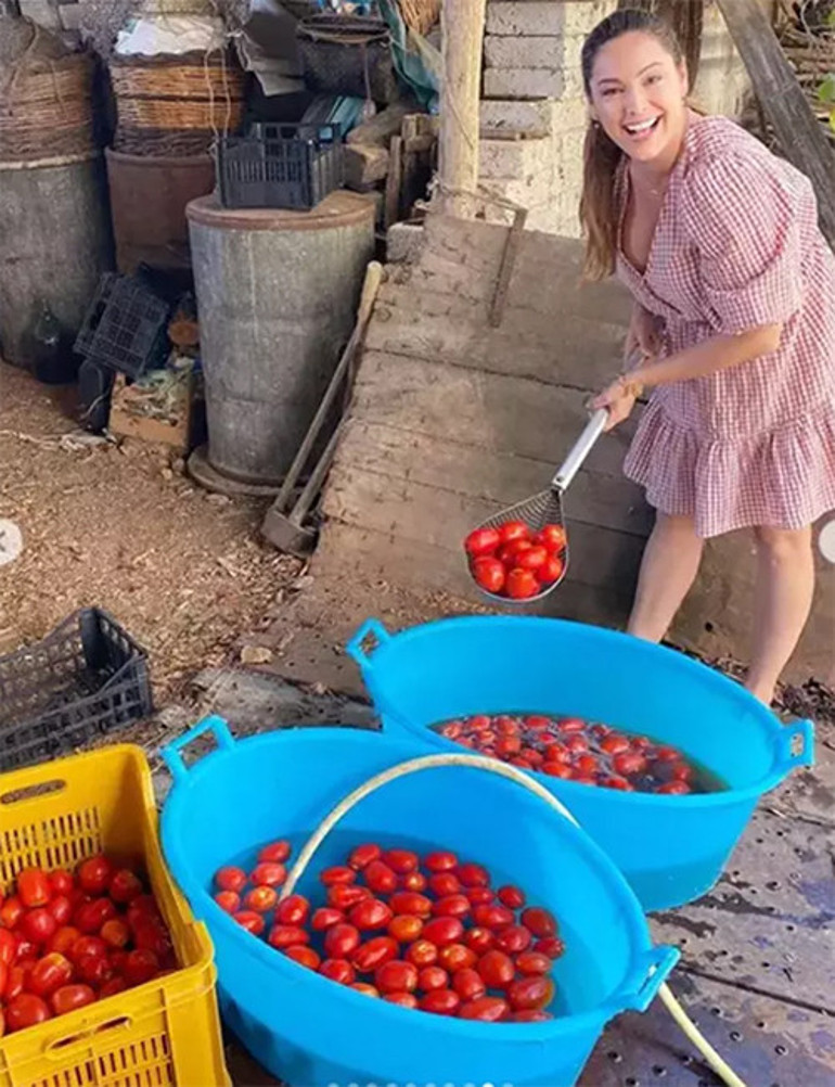 Keşke yeniden düğün geceme dönsem diyordu... Bu anılar kalbimi ısıtıyor... İyi ki evlenmişiz aşkım