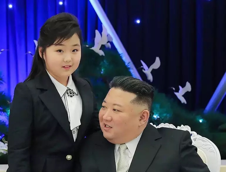 Sağlığı iyice bozuldu, yurt dışından ilaç arıyor… Kim Jong-un yerine geçecek kişiyi seçti… ‘Eğitimlerine çoktan başladılar’