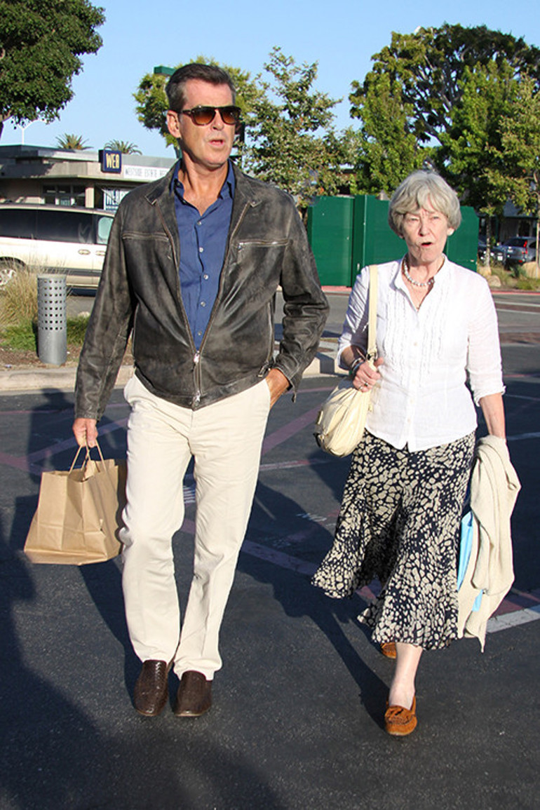 Anne hasretiyle gün ışığını bile görmeden büyüdü... Şimdi çok ünlü ve çok zengin... Hem sadık bir koca hem de hayırlı evlât çıktı
