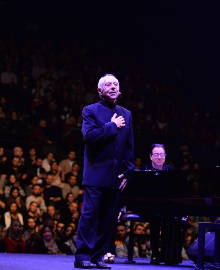 Tiyatronun acı kaybı... Genco Erkal 86 yaşında hayatını kaybetti