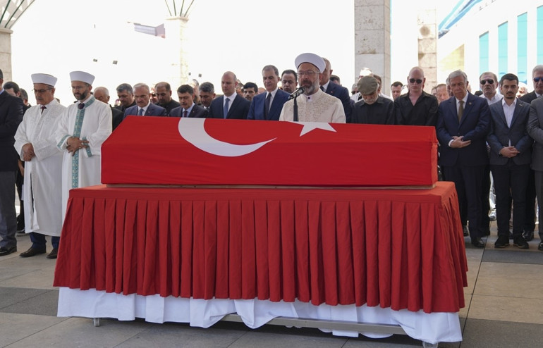 Kenan Işıka veda... Usta sanatçı son yolculuğuna uğurlandı