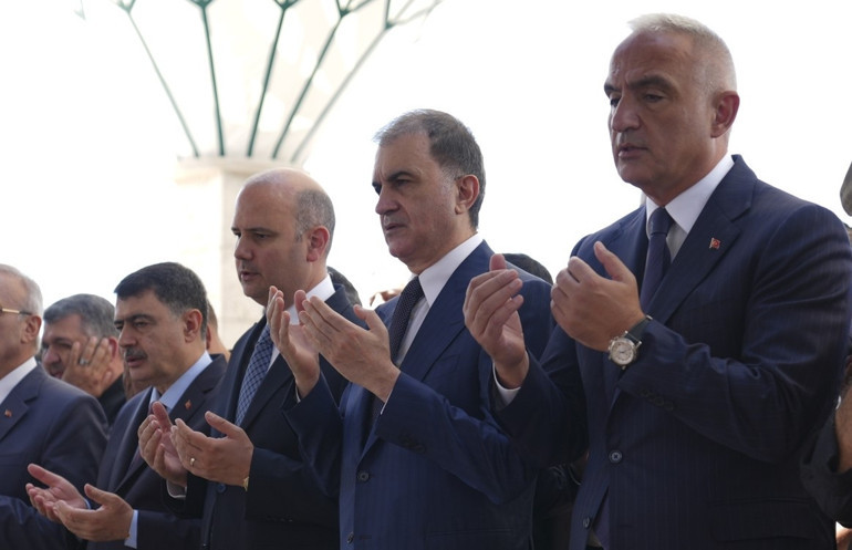 Kenan Işıka veda... Usta sanatçı son yolculuğuna uğurlandı